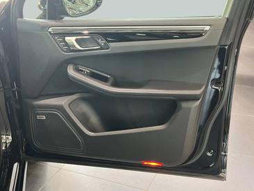 Porsche Macan Turbo — photo 20