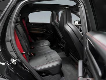 Porsche Cayenne III GTS Coupé — photo 17