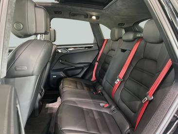 Porsche Macan Turbo — photo 22