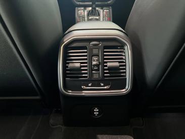 Porsche Macan Turbo — photo 23