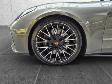Porsche Panamera III 4 E-Hybrid — photo 9