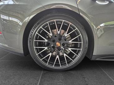 Porsche Panamera III 4 E-Hybrid — photo 12