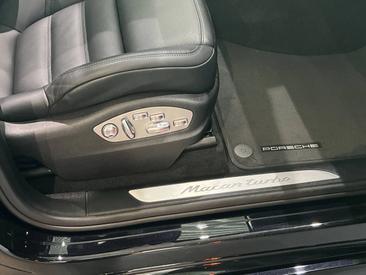Porsche Macan Turbo — photo 27