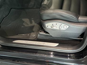 Porsche Macan Turbo — photo 28
