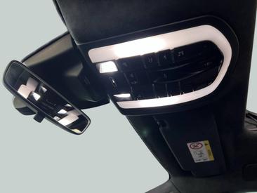 Porsche Macan Turbo — photo 31