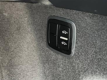 Porsche Macan Turbo — photo 32