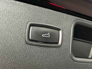 Porsche Macan Turbo — photo 33
