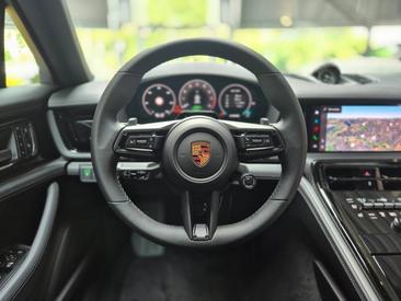 Porsche Panamera III 4 E-Hybrid — photo 21