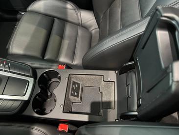 Porsche Macan Turbo — photo 35