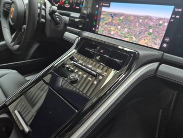 Porsche Panamera III 4 E-Hybrid — photo 27