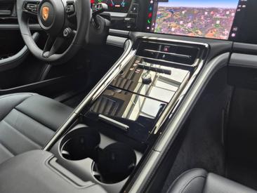 Porsche Panamera III 4 E-Hybrid — photo 28