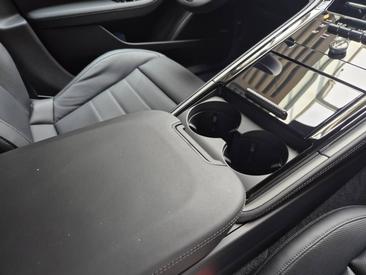 Porsche Panamera III 4 E-Hybrid — photo 29