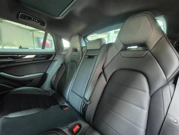 Porsche Panamera III 4 E-Hybrid — photo 32