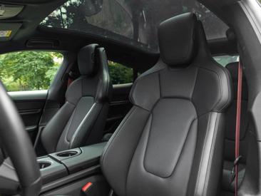 Porsche Taycan 4S — photo 5