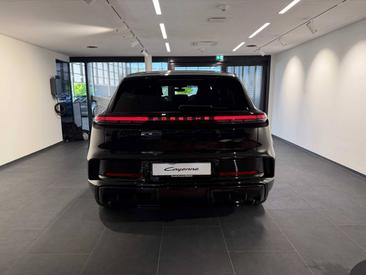 Porsche Cayenne E4 Electric — photo 5