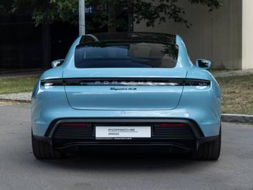 Porsche Taycan 4S — photo 8
