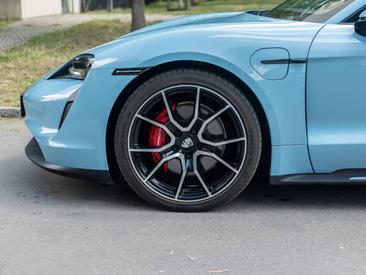 Porsche Taycan 4S — photo 9