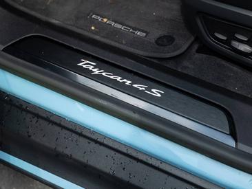 Porsche Taycan 4S — photo 11