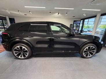 Porsche Cayenne E4 Electric — photo 10