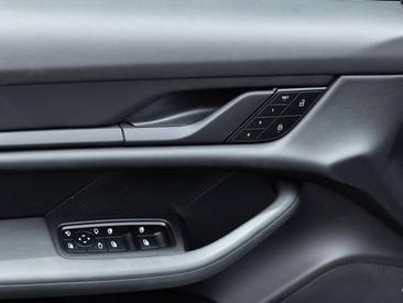 Porsche Taycan 4S — photo 12