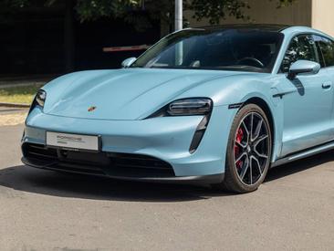 Porsche Taycan 4S — photo 13