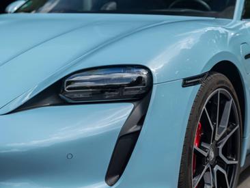 Porsche Taycan 4S — photo 14