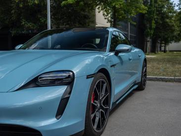 Porsche Taycan 4S — photo 15
