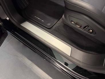 Porsche Cayenne E4 Electric — photo 20