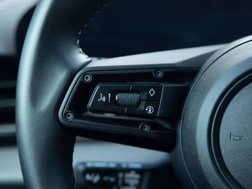 Porsche Taycan 4S — photo 22