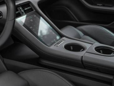 Porsche Taycan 4S — photo 23