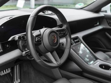 Porsche Taycan 4S — photo 24