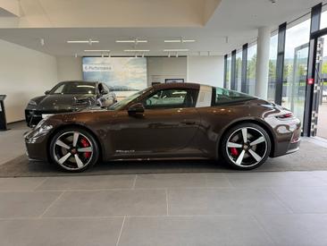 Porsche 992 II Targa 4S — photo 2