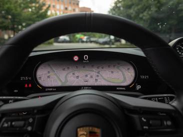 Porsche Taycan 4S — photo 26