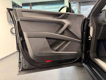 Porsche Cayenne E4 Electric — photo 25