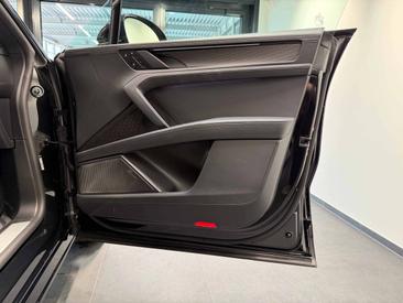 Porsche Cayenne E4 Electric — photo 26