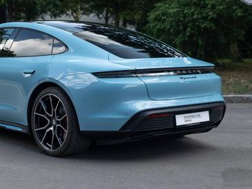 Porsche Taycan 4S — photo 30