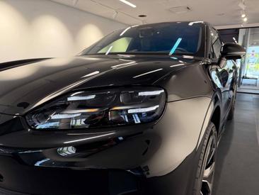 Porsche Cayenne E4 Electric — photo 29