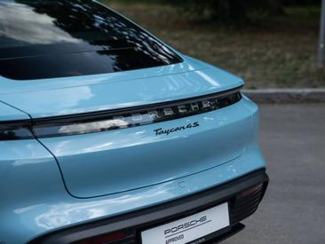 Porsche Taycan 4S — photo 31