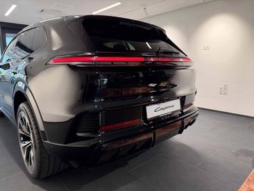 Porsche Cayenne E4 Electric — photo 30