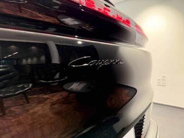 Porsche Cayenne E4 Electric — photo 33
