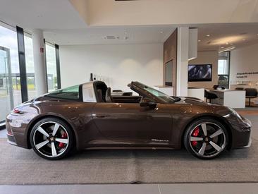 Porsche 992 II Targa 4S — photo 11
