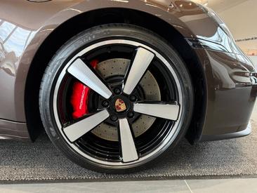 Porsche 992 II Targa 4S — photo 12
