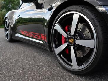 Porsche 992 I Carrera 4S Cabriolet — photo 11