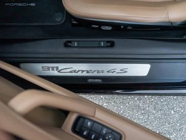 Porsche 992 I Carrera 4S Cabriolet — photo 23
