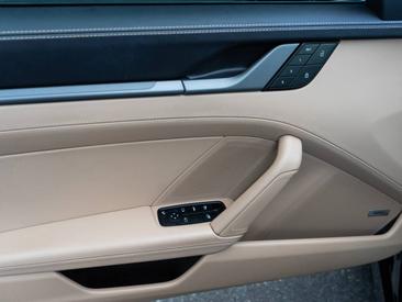 Porsche 992 I Carrera 4S Cabriolet — photo 25