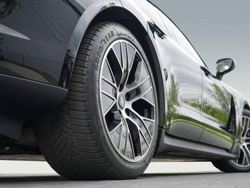 Porsche Taycan — photo 6
