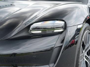 Porsche Taycan — photo 8