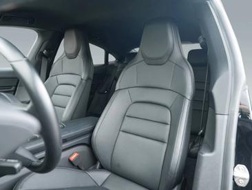 Porsche Taycan — photo 13