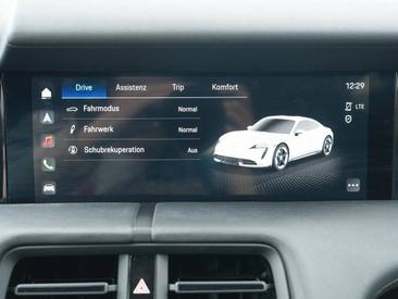 Porsche Taycan — photo 17