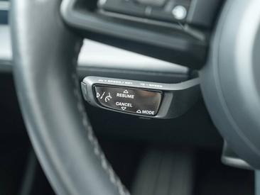 Porsche Taycan — photo 18